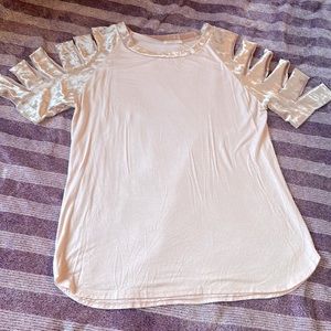 Top/Size Medium/Good condition